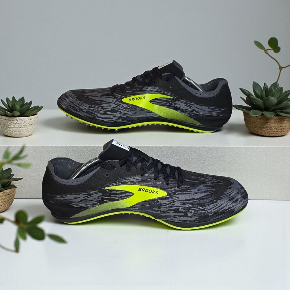 Brooks Shoes ELMN8 v5 Black Gray Spike Track Running Sprinting Men's 8.5